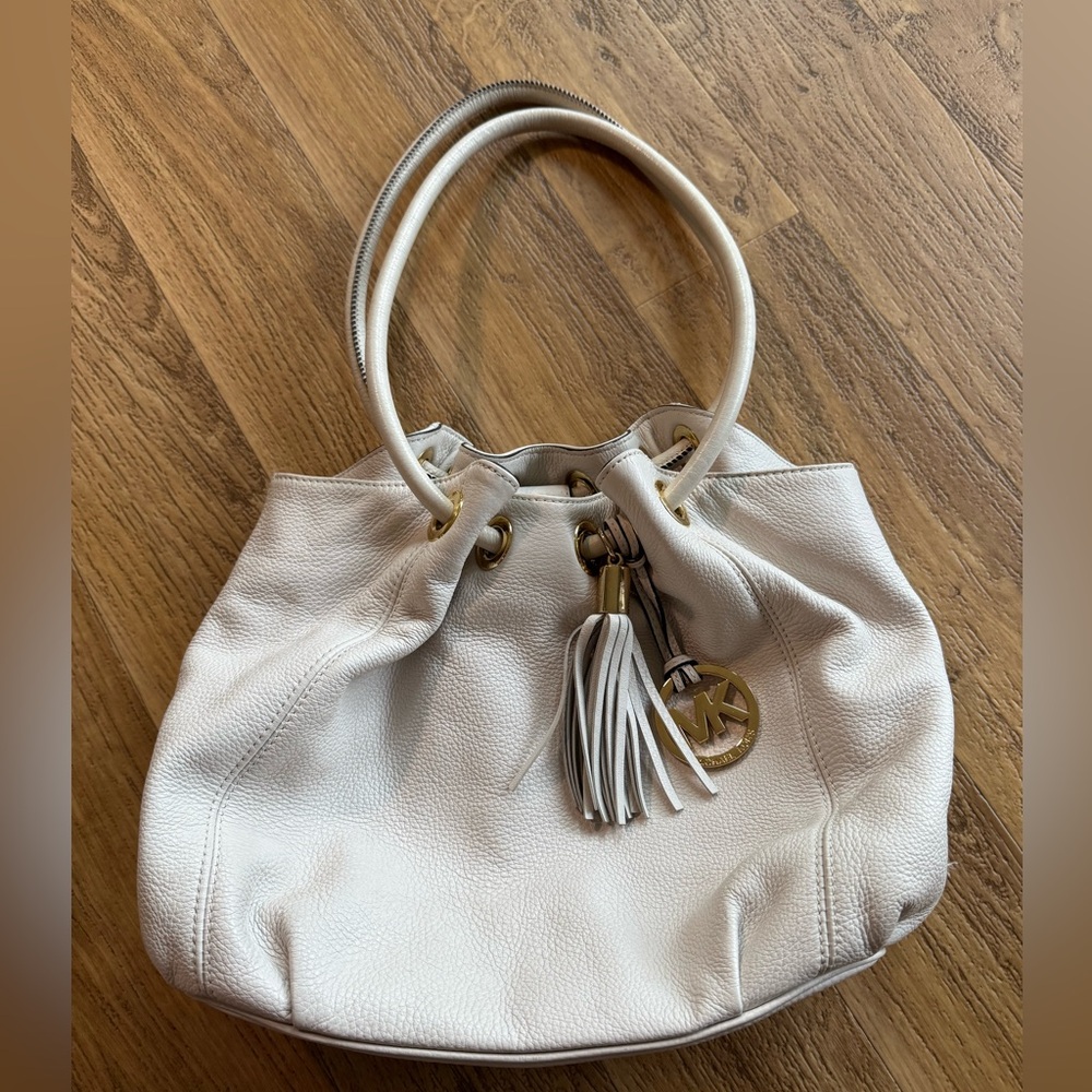 Michael Kors White Shoulder Bag with Ruched Design